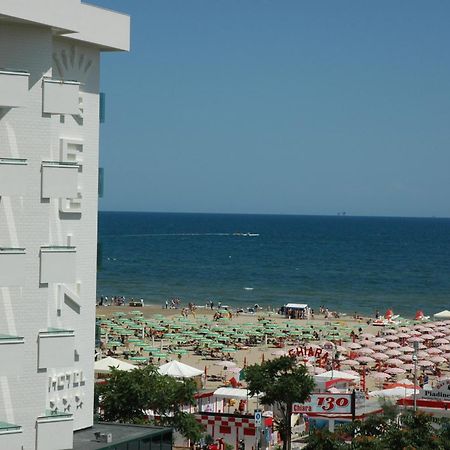 Hotel Regina In Spiaggia Rimini Kültér fotó