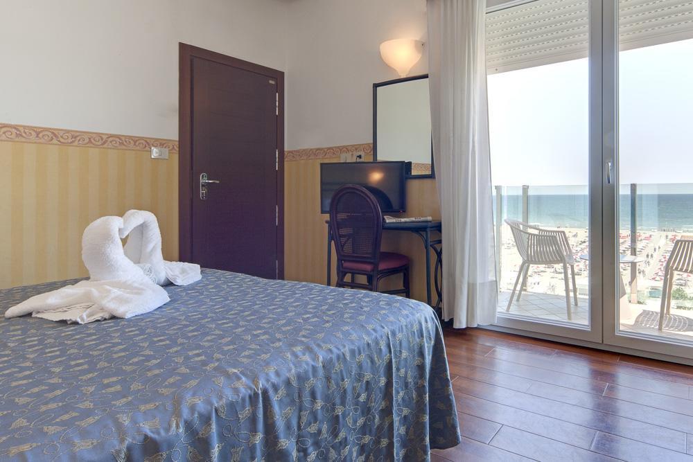 Hotel Regina In Spiaggia Rimini Kültér fotó