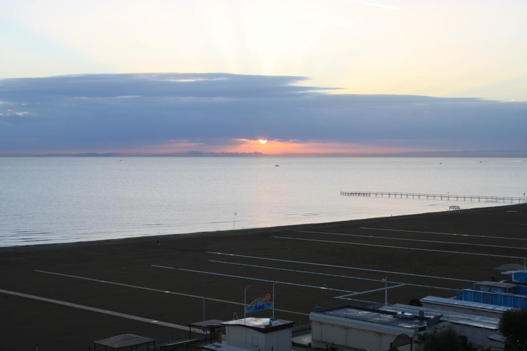 Hotel Regina In Spiaggia Rimini Kültér fotó